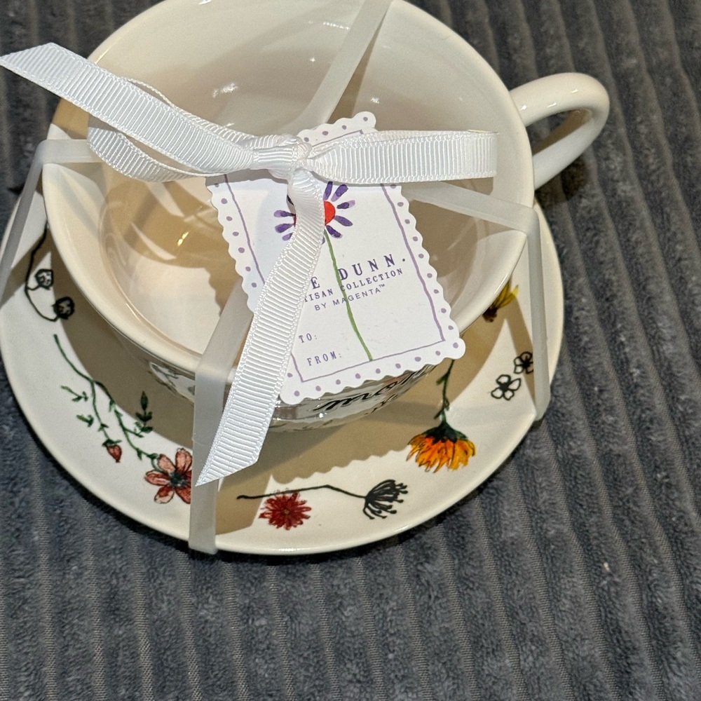 Rae Dunn Floral ‘Mom’ Tea cup and Saucer Set - New - Picture 3 of 7